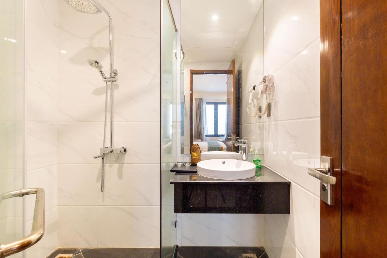 Silk Hong Ha Airport Hotel Хошимин Екстериор снимка