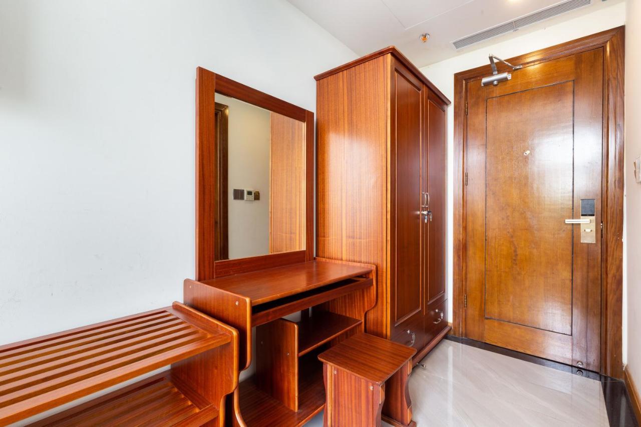 Silk Hong Ha Airport Hotel Хошимин Екстериор снимка