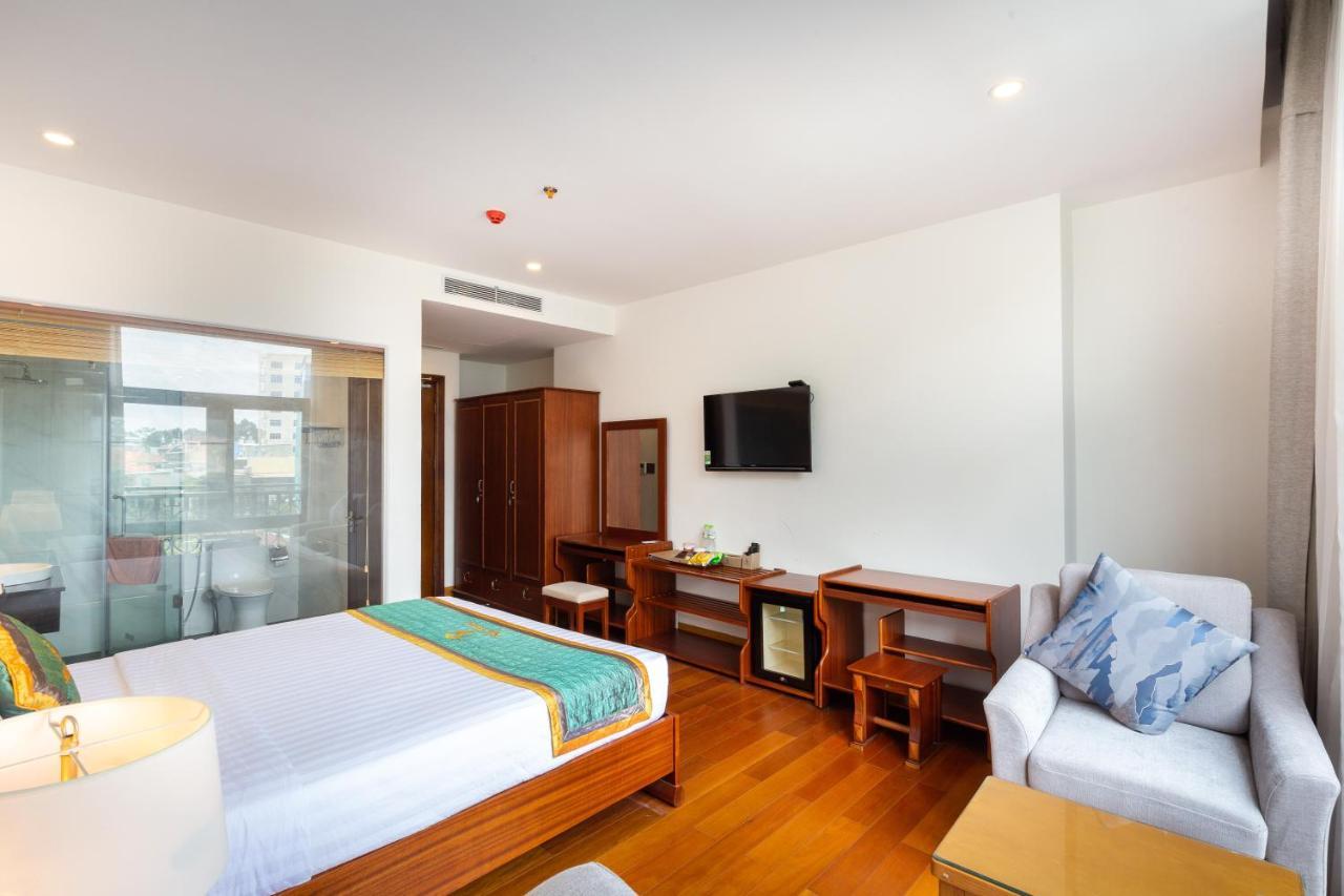 Silk Hong Ha Airport Hotel Хошимин Екстериор снимка