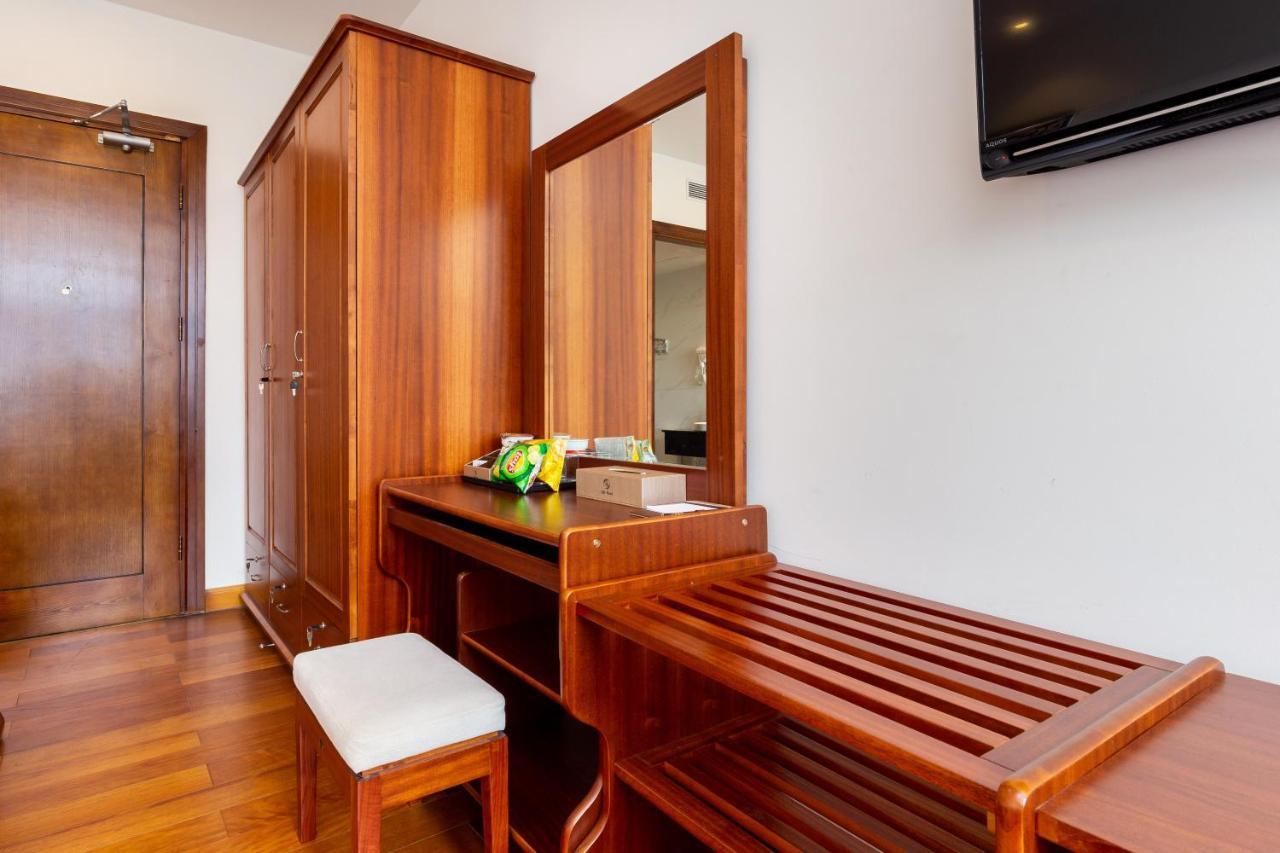 Silk Hong Ha Airport Hotel Хошимин Екстериор снимка