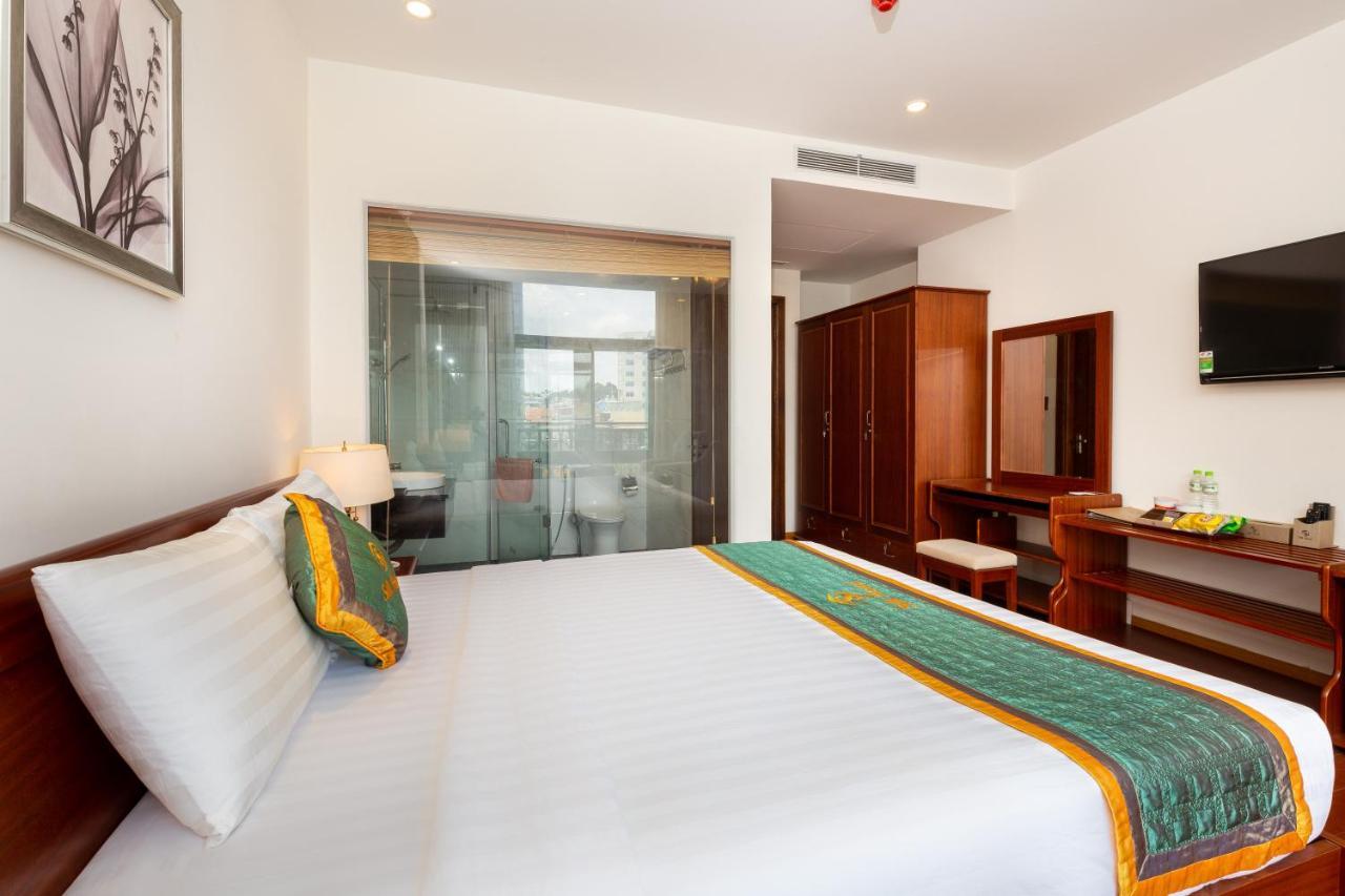 Silk Hong Ha Airport Hotel Хошимин Екстериор снимка