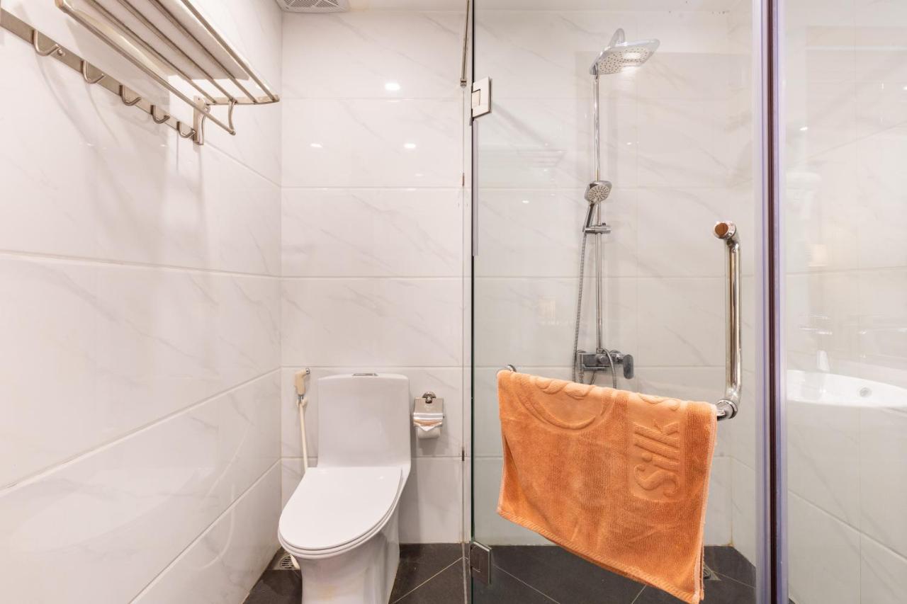 Silk Hong Ha Airport Hotel Хошимин Екстериор снимка