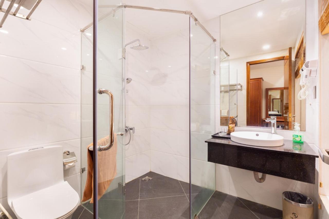 Silk Hong Ha Airport Hotel Хошимин Екстериор снимка
