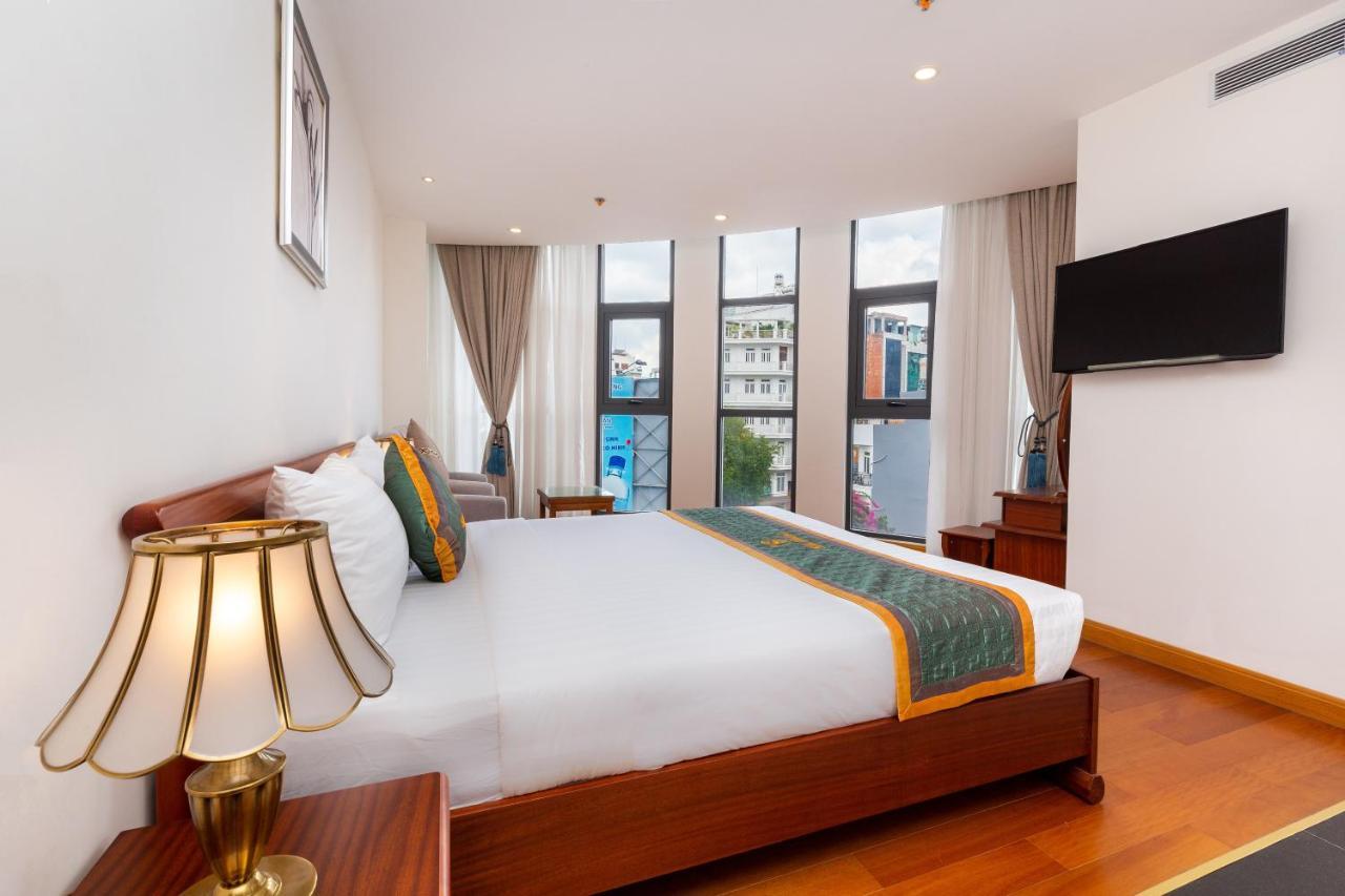 Silk Hong Ha Airport Hotel Хошимин Екстериор снимка