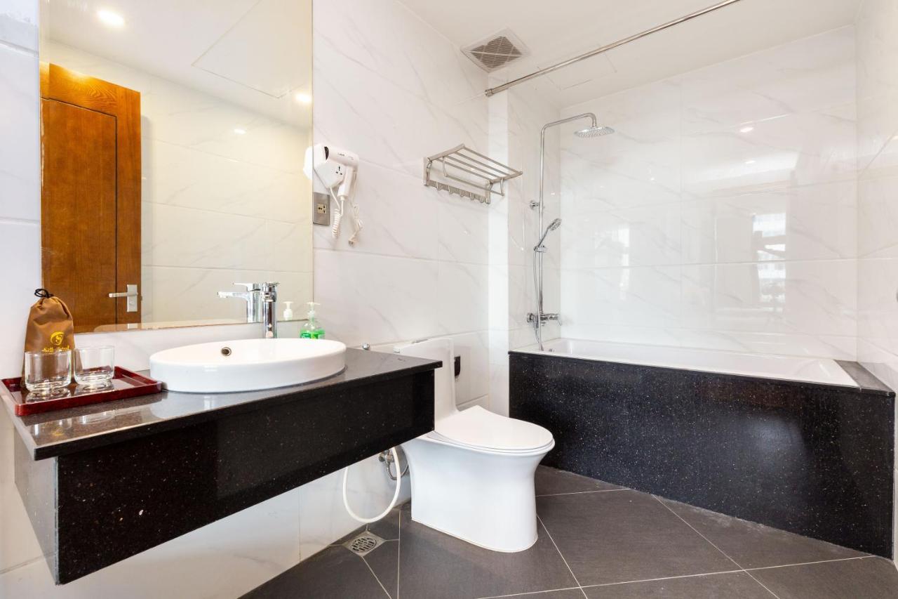 Silk Hong Ha Airport Hotel Хошимин Екстериор снимка