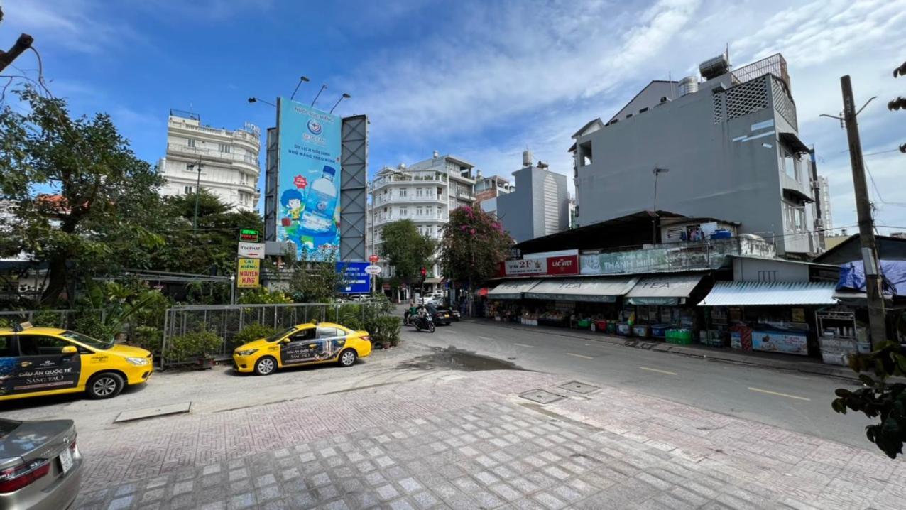 Silk Hong Ha Airport Hotel Хошимин Екстериор снимка